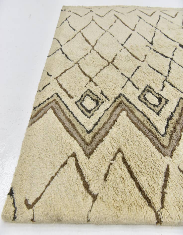 Detail image of  5' 2 x 8' 2 Luna Wool Rug