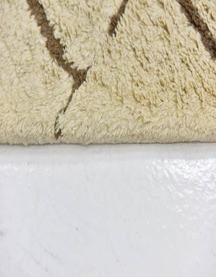 Detail image of  5' 2 x 8' 2 Luna Wool Rug