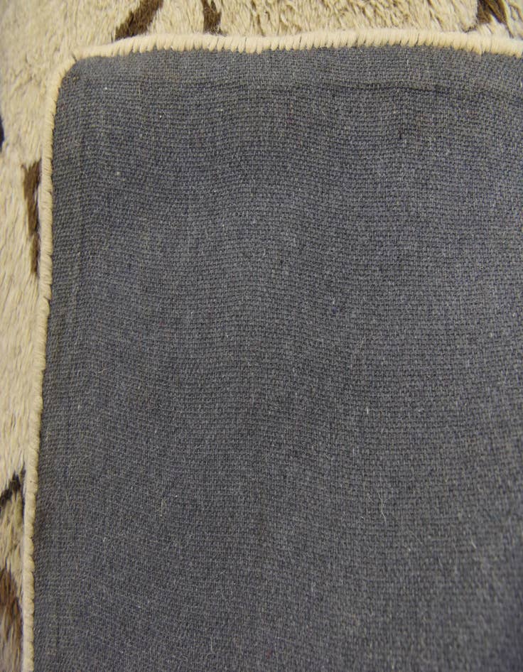 Detail image of  5' 2 x 8' 2 Luna Wool Rug