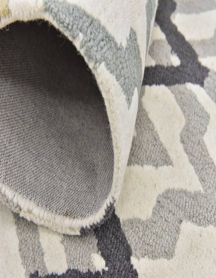Detail image of  5' x 8' Luna Wool Rug