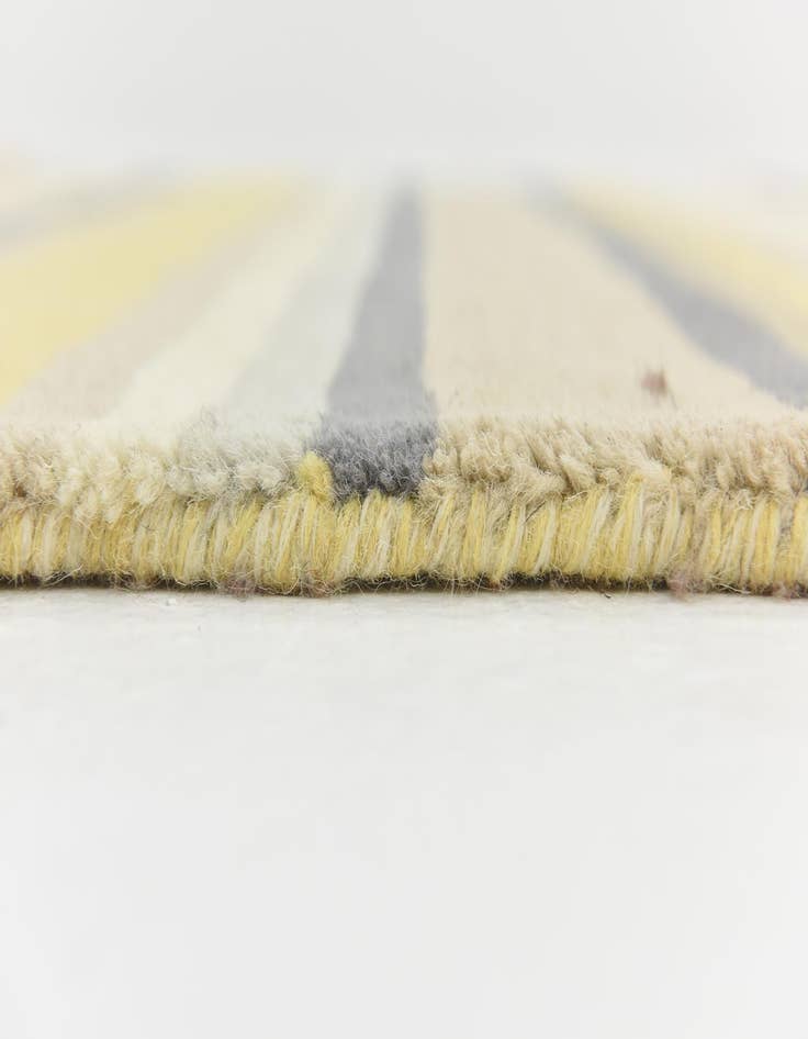 Detail image of  4' x 5' 7 Luna Wool Rug