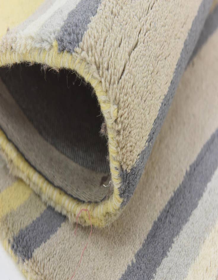 Detail image of  4' x 5' 7 Luna Wool Rug