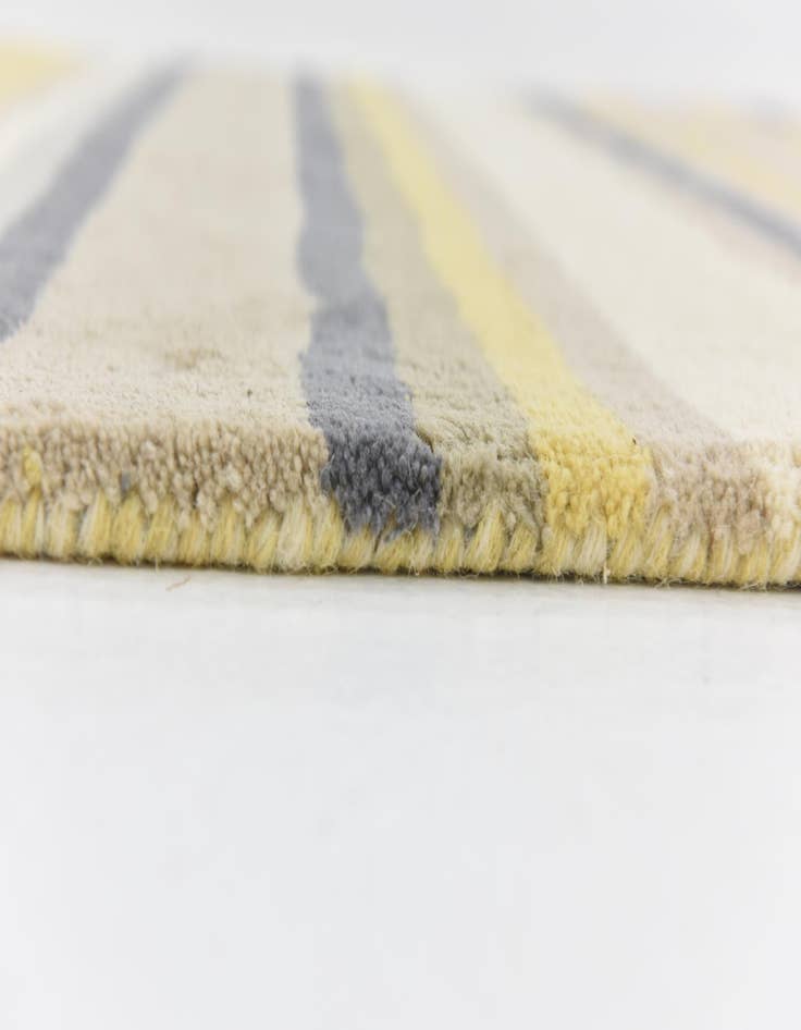 Detail image of  4' x 5' 8 Luna Wool Rug