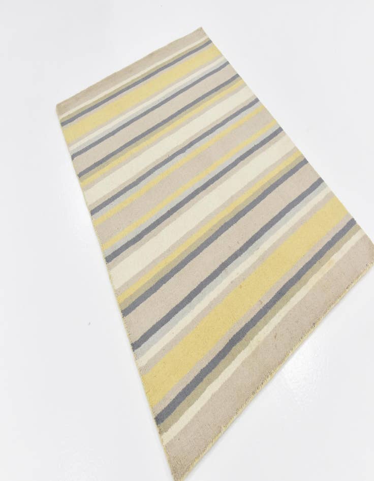 Detail image of  4' x 5' 6 Luna Wool Rug