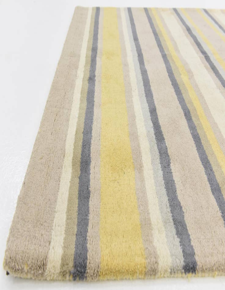 Detail image of  4' x 5' 8 Luna Wool Rug