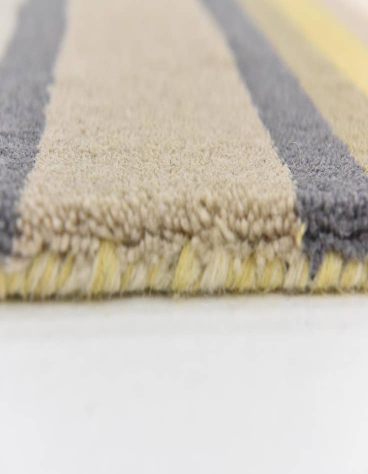 Detail image of  4' x 5' 6 Luna Wool Rug