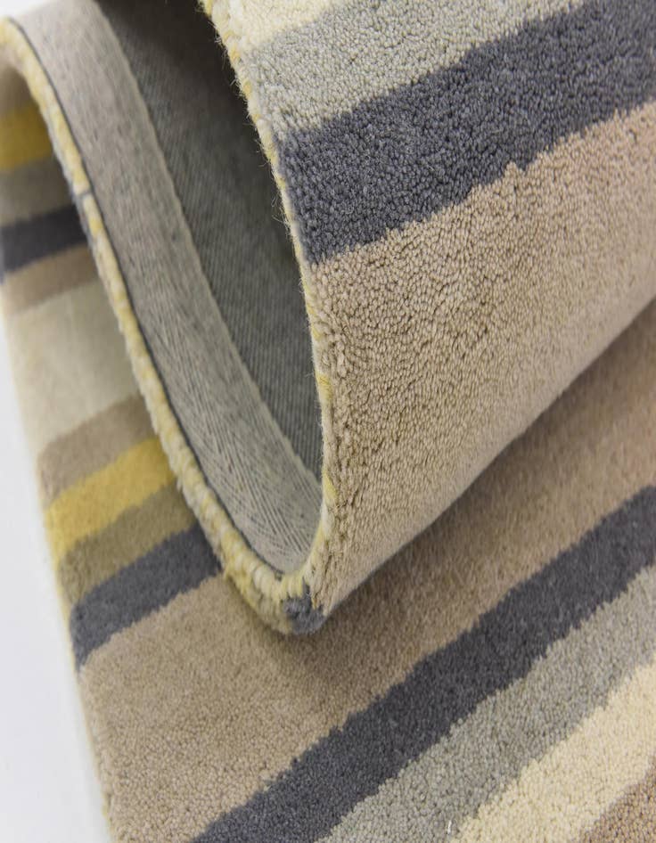 Detail image of  4' x 5' 6 Luna Wool Rug