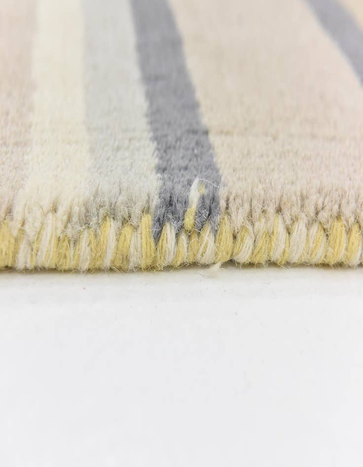 Detail image of  4' x 5' 6 Luna Wool Rug