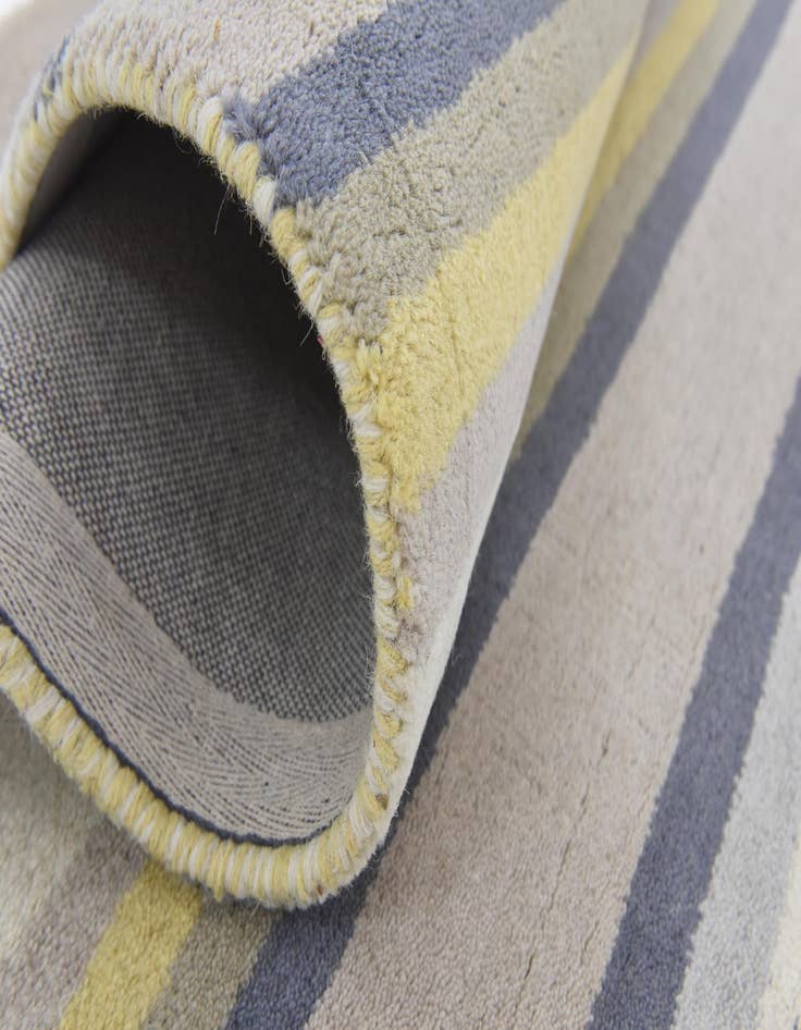 Detail image of  4' x 5' 6 Luna Wool Rug