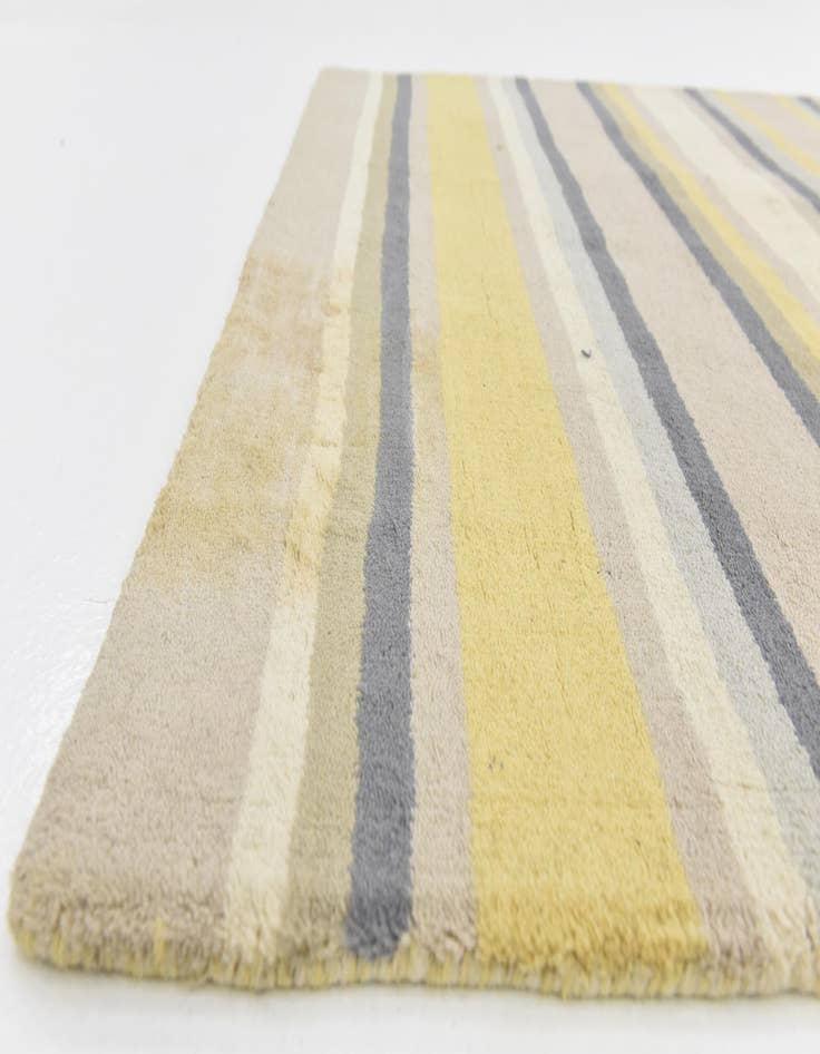 Detail image of  4' x 5' 7 Luna Wool Rug