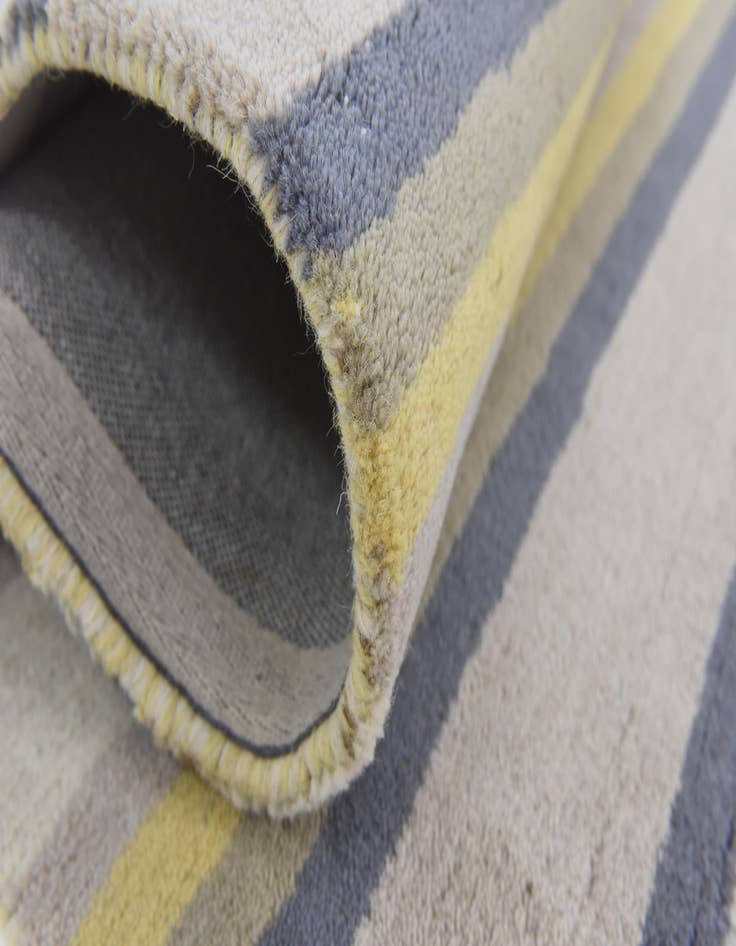 Detail image of  4' x 5' 7 Luna Wool Rug