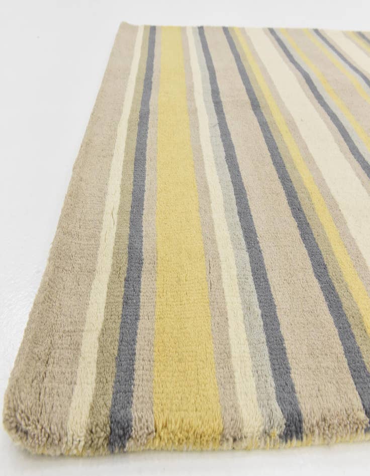 Detail image of  4' x 5' 6 Luna Wool Rug