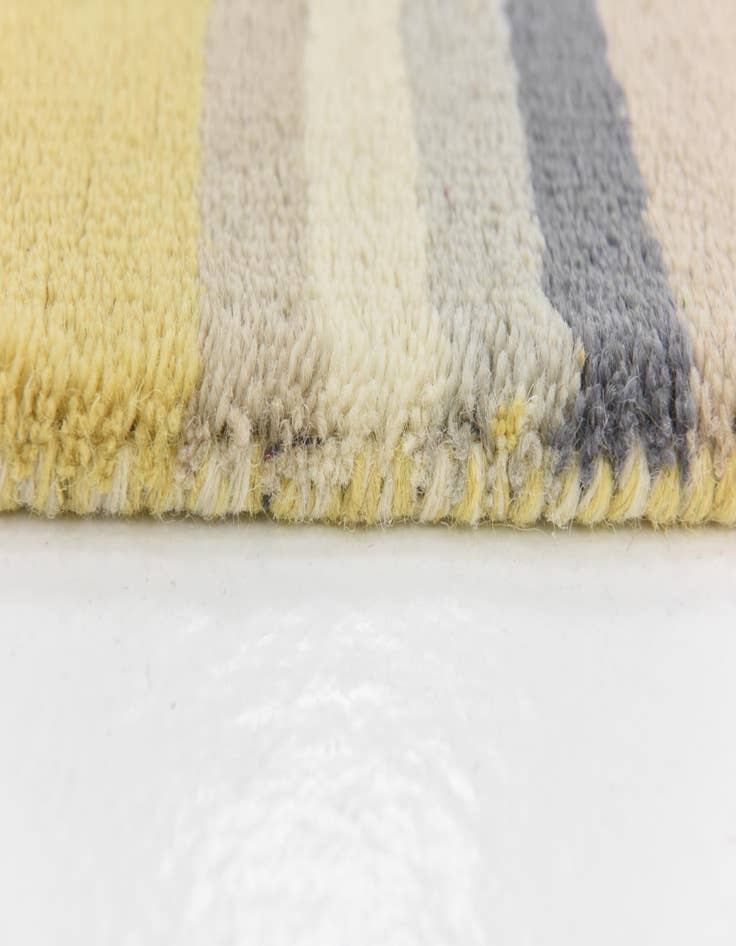 Detail image of  4' x 5' 6 Luna Wool Rug