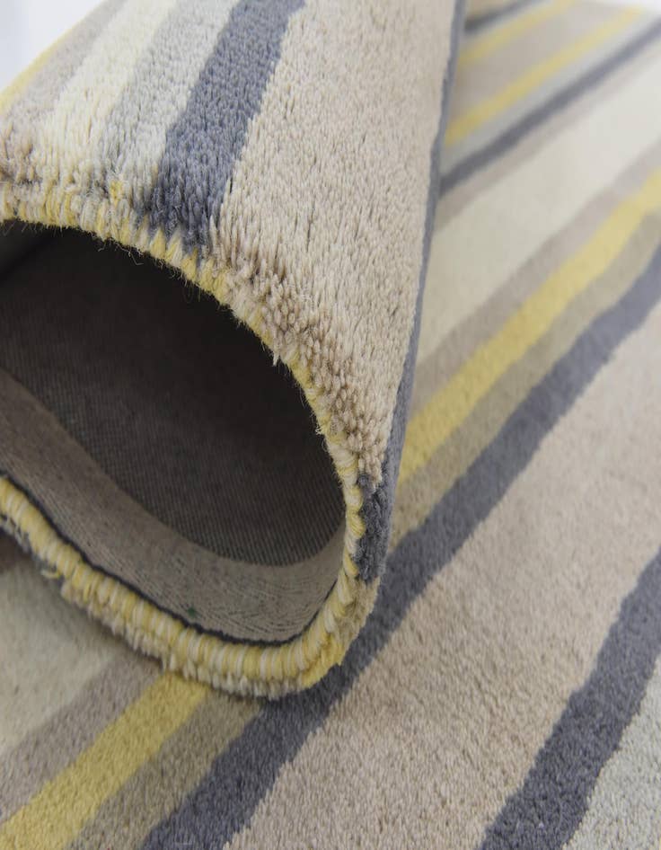 Detail image of  4' x 5' 6 Luna Wool Rug