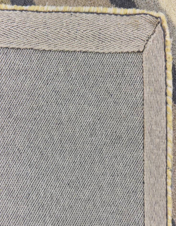 Detail image of  4' x 5' 6 Luna Wool Rug