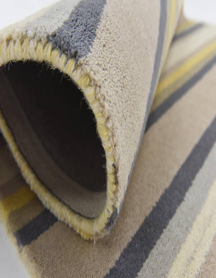 Detail image of  4' x 5' 7 Luna Wool Rug