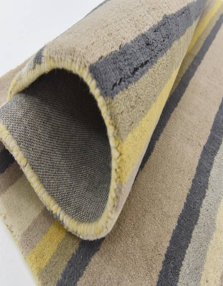 Detail image of  4' x 5' 7 Luna Wool Rug