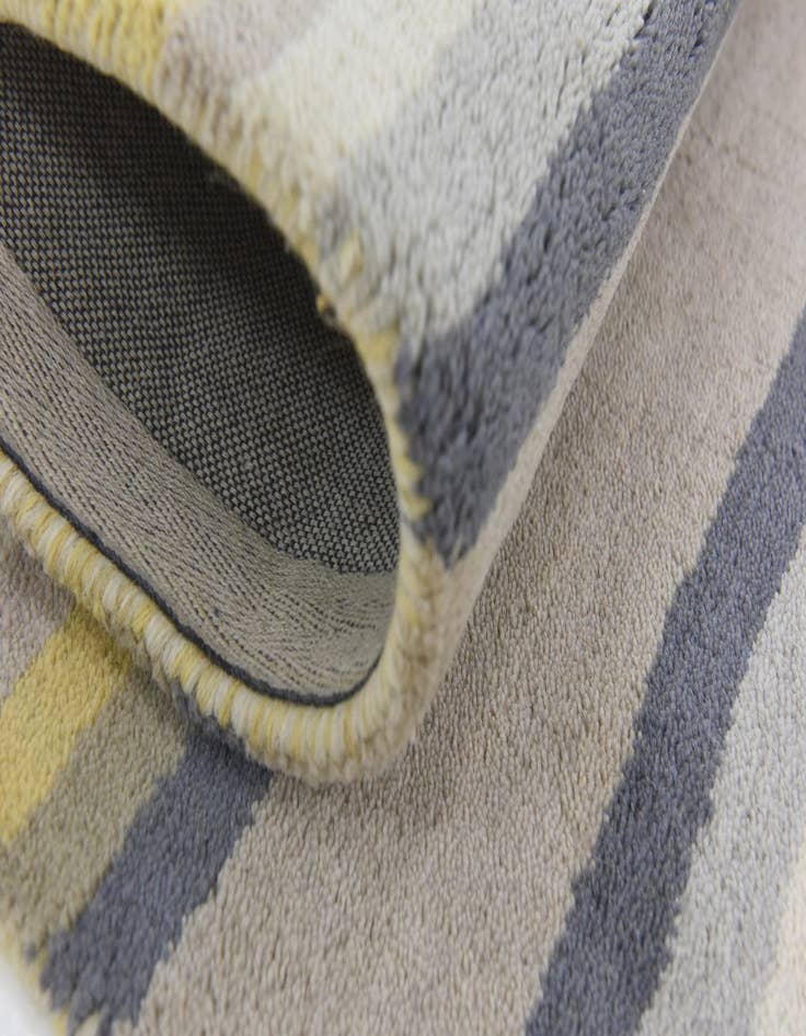 Detail image of  4' x 5' 7 Luna Wool Rug