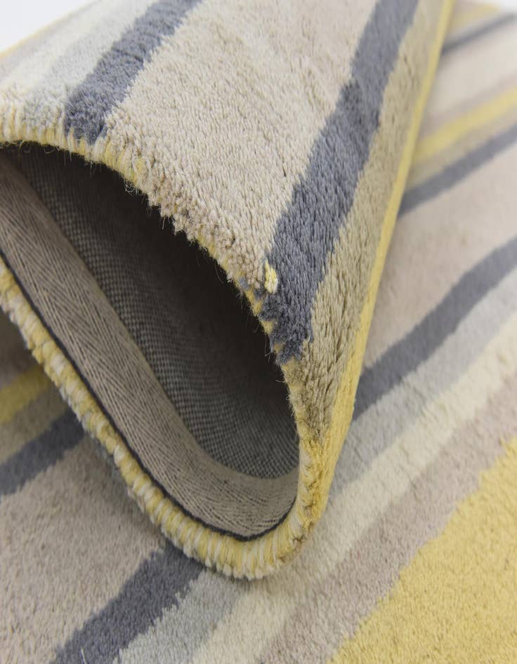 Detail image of  4' x 5' 7 Luna Wool Rug