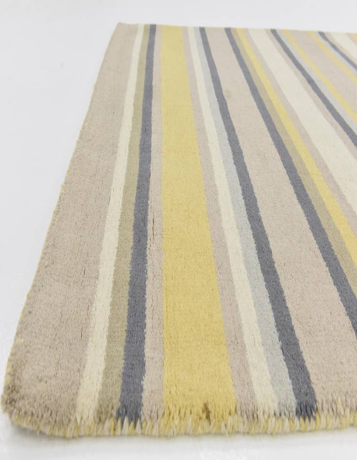 Detail image of  4' x 5' 7 Luna Wool Rug