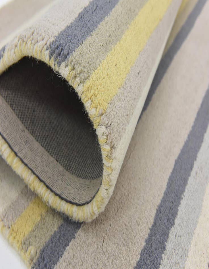 Detail image of  4' x 5' 7 Luna Wool Rug