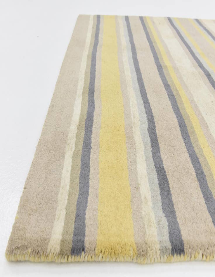 Detail image of  4' x 5' 7 Luna Wool Rug