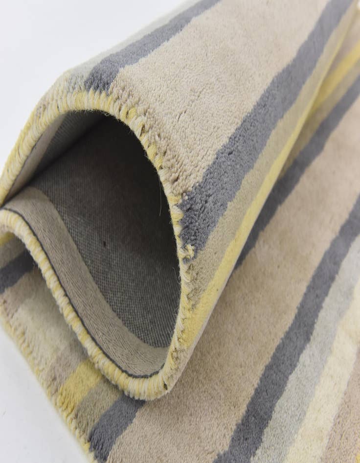 Detail image of  4' x 5' 7 Luna Wool Rug