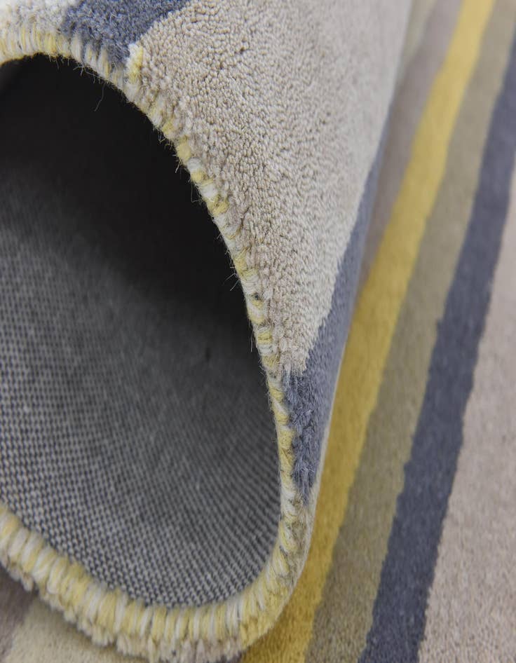 Detail image of  4' x 5' 7 Luna Wool Rug