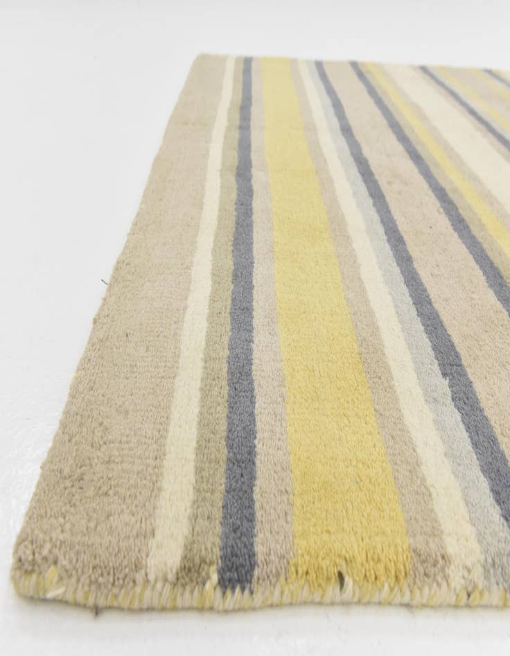 Detail image of  4' x 5' 7 Luna Wool Rug