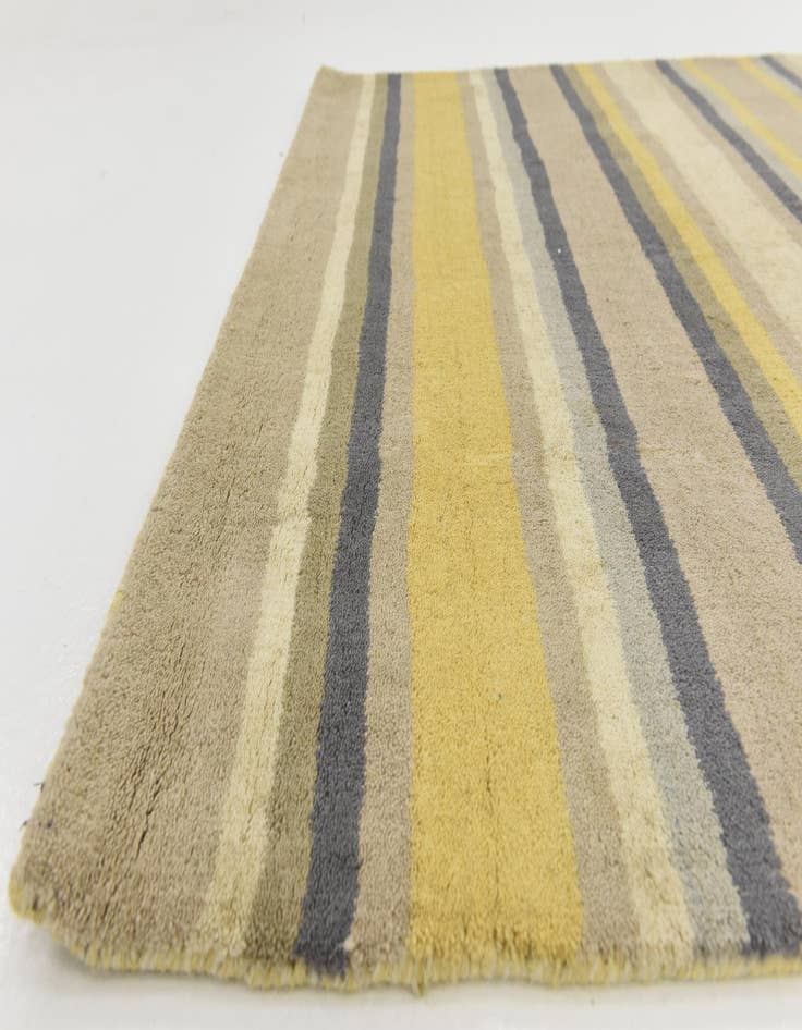 Detail image of  4' x 5' 7 Luna Wool Rug