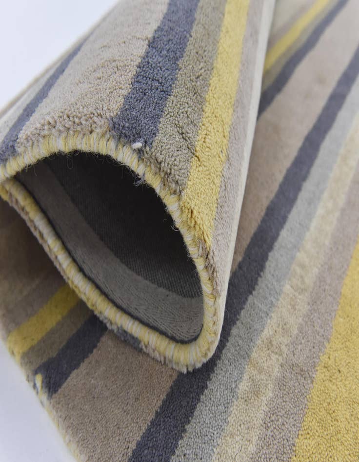 Detail image of  4' x 5' 7 Luna Wool Rug