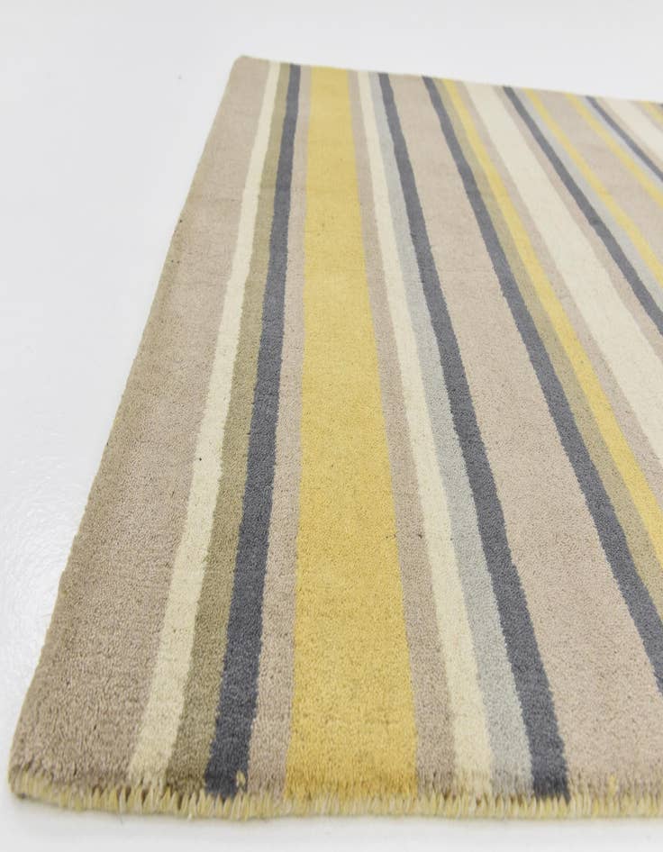 Detail image of  4' x 5' 7 Luna Wool Rug