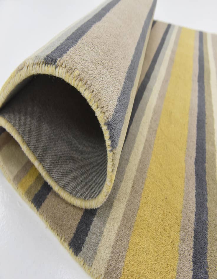 Detail image of  4' x 5' 7 Luna Wool Rug