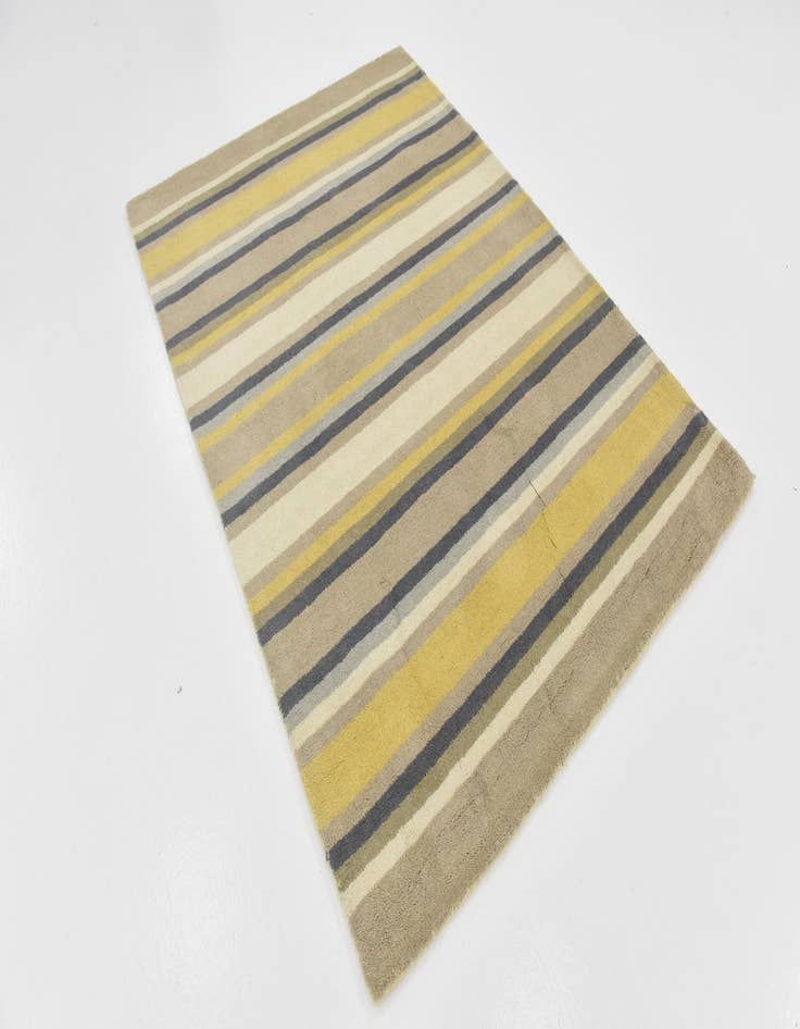 Detail image of  4' x 5' 7 Luna Wool Rug