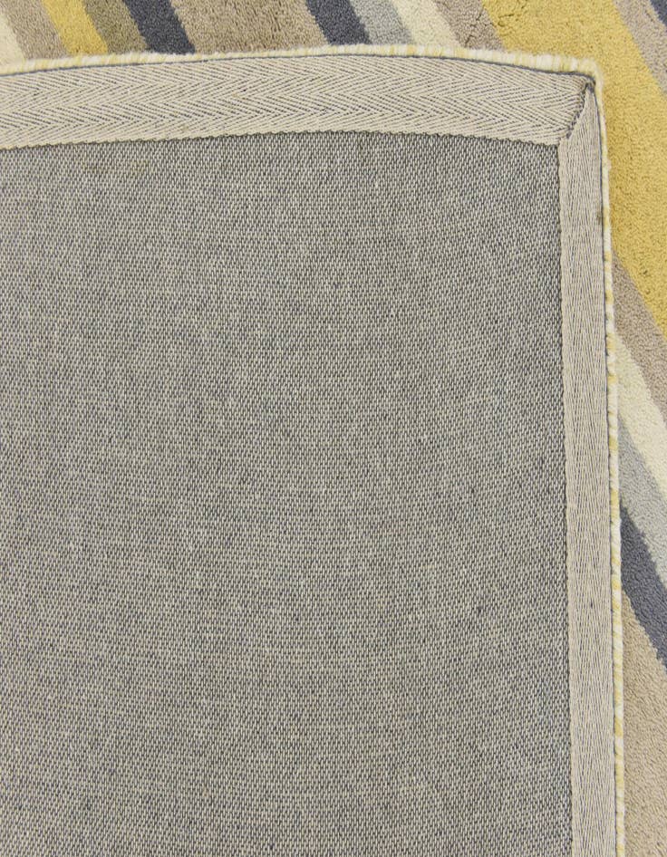 Detail image of  4' x 5' 7 Luna Wool Rug