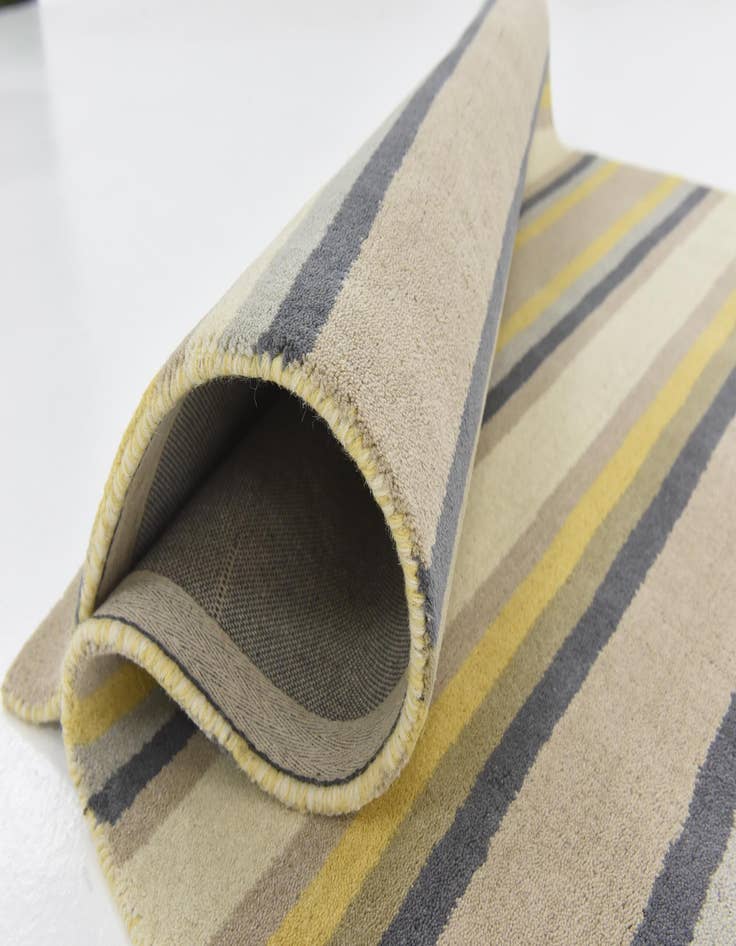 Detail image of  4' x 5' 7 Luna Wool Rug