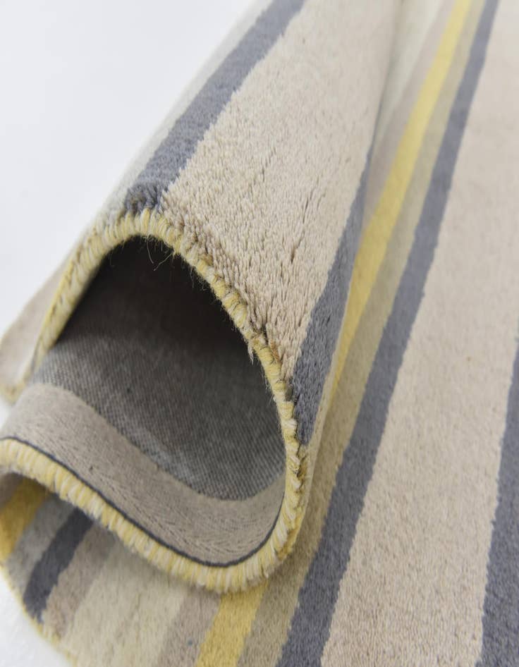 Detail image of  4' x 5' 7 Luna Wool Rug