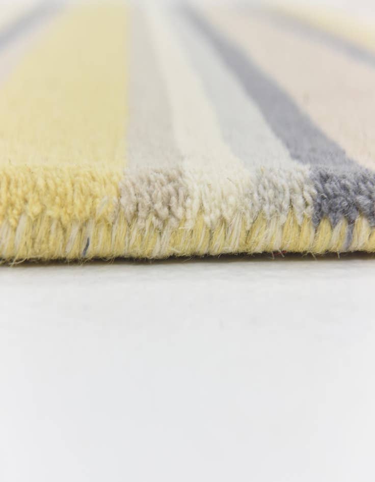 Detail image of  4' x 5' 7 Luna Wool Rug