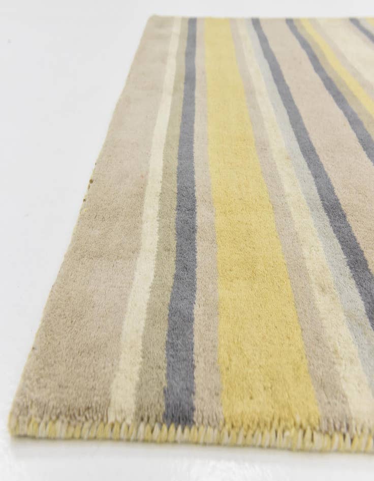 Detail image of  4' x 5' 7 Luna Wool Rug