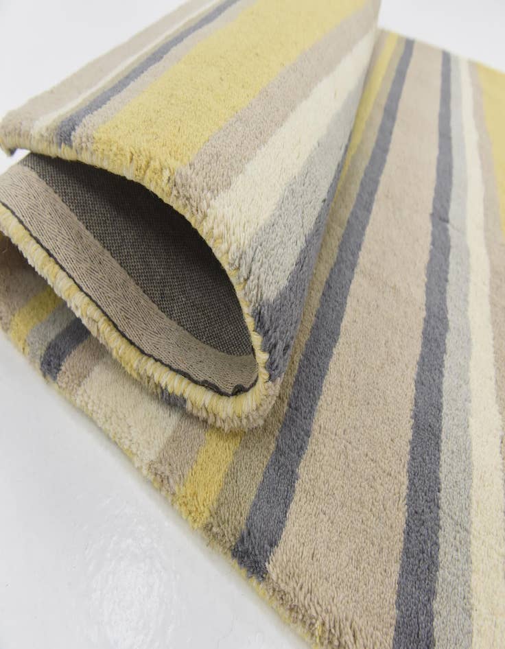 Detail image of  4' x 5' 7 Luna Wool Rug