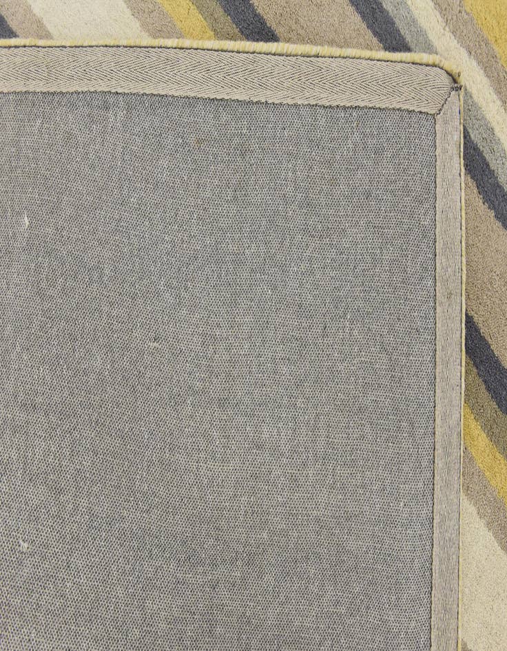 Detail image of  4' x 5' 7 Luna Wool Rug