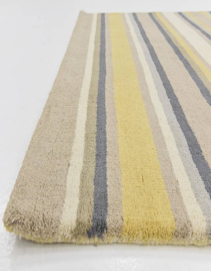 Detail image of  4' x 5' 7 Luna Wool Rug