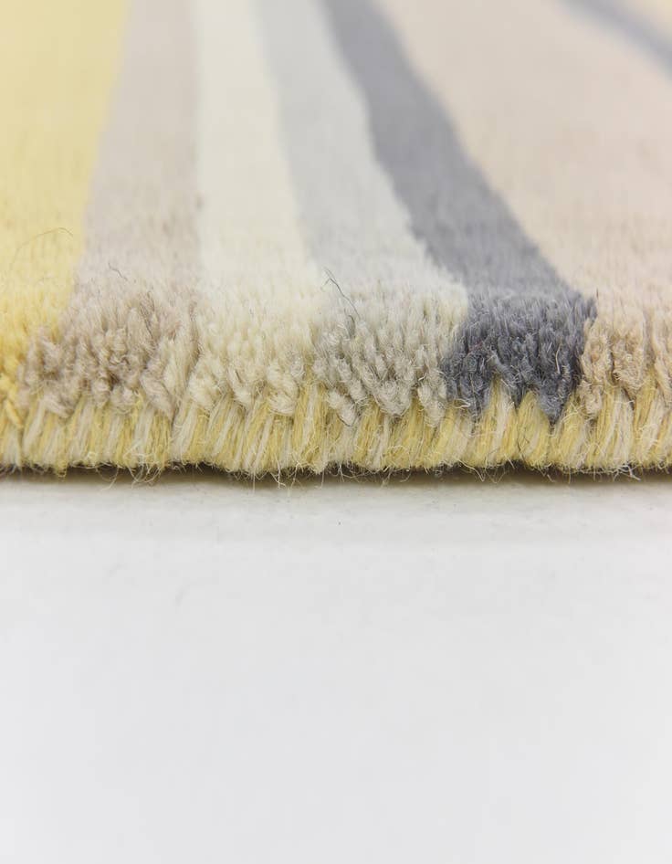 Detail image of  4' x 5' 7 Luna Wool Rug