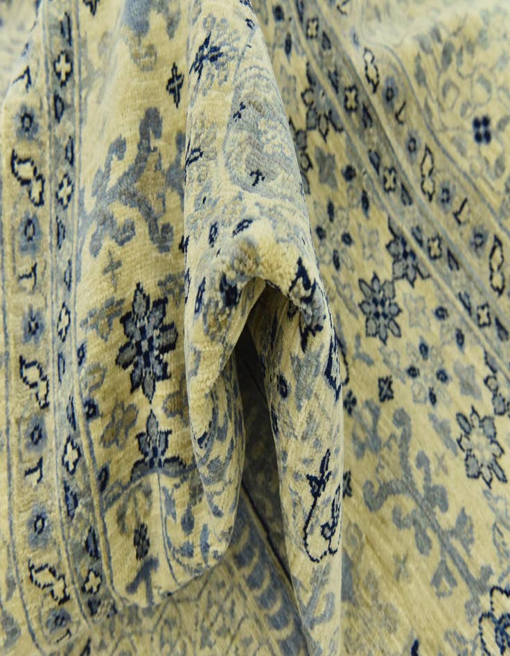 Detail image of  8' 5 x 11' 4  Hand Knotted Mamluk Ziegler Rug