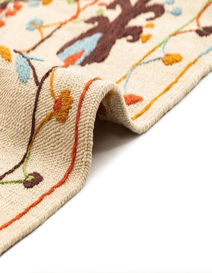 Detail image of  5' 9 x 7' 7  Hand Knotted Marok Kilim Rug