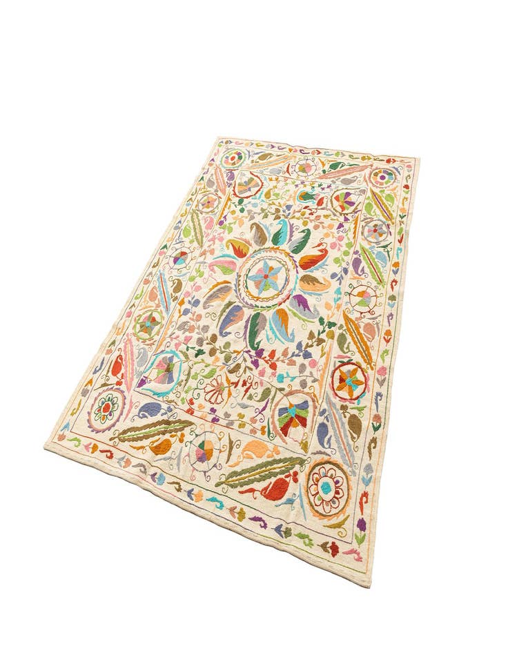 Detail image of  5' 9 x 7' 6  Hand Knotted Marok Kilim Rug