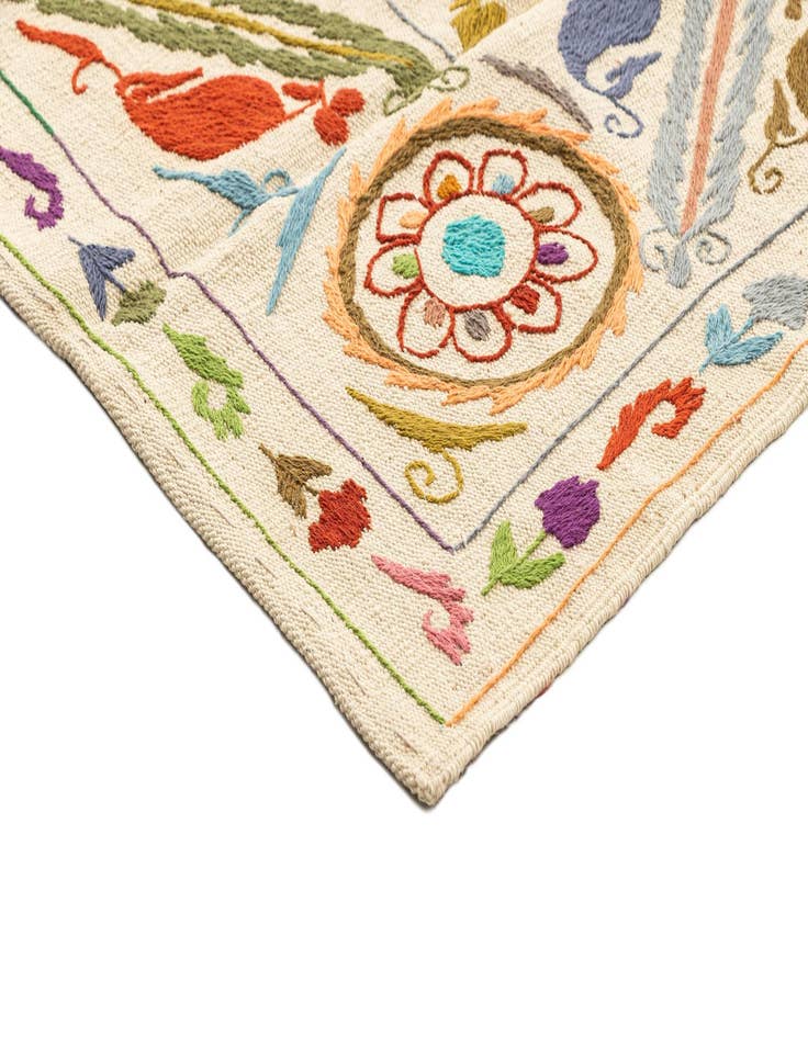 Detail image of  5' 9 x 7' 6  Hand Knotted Marok Kilim Rug