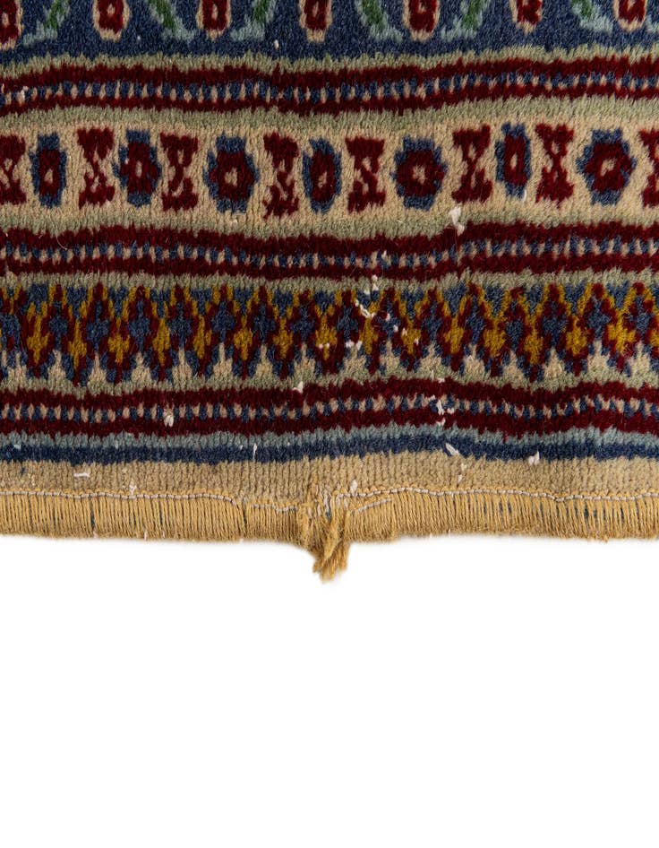 Detail image of  8' 1 x 11' 5  Hand Knotted Mir Wool Rug