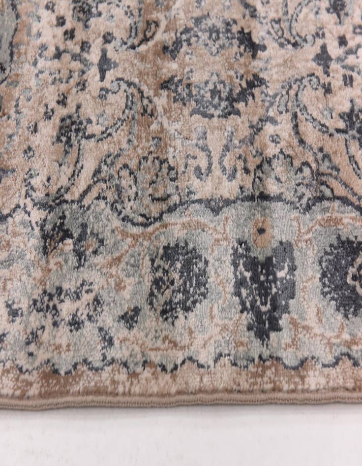 Detail image of  5' x 7' 7 Modern Classical Rug