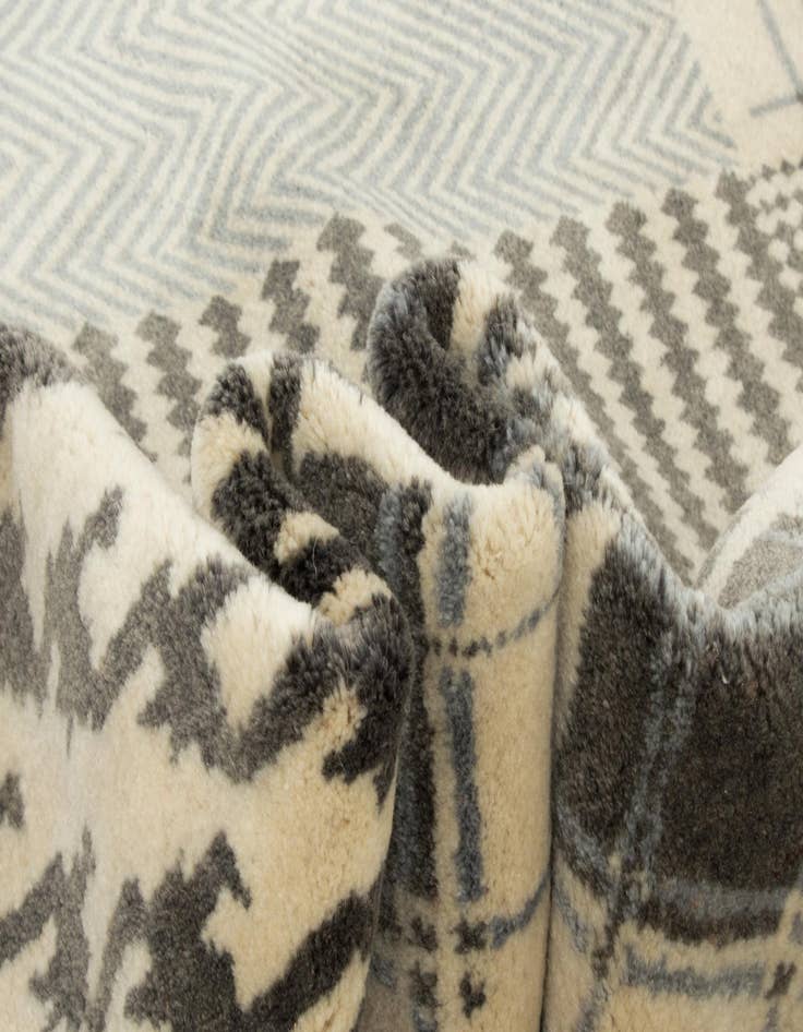 Detail image of  8' 1 x 9' 11  Hand Knotted Modern Manshu Wool Rug
